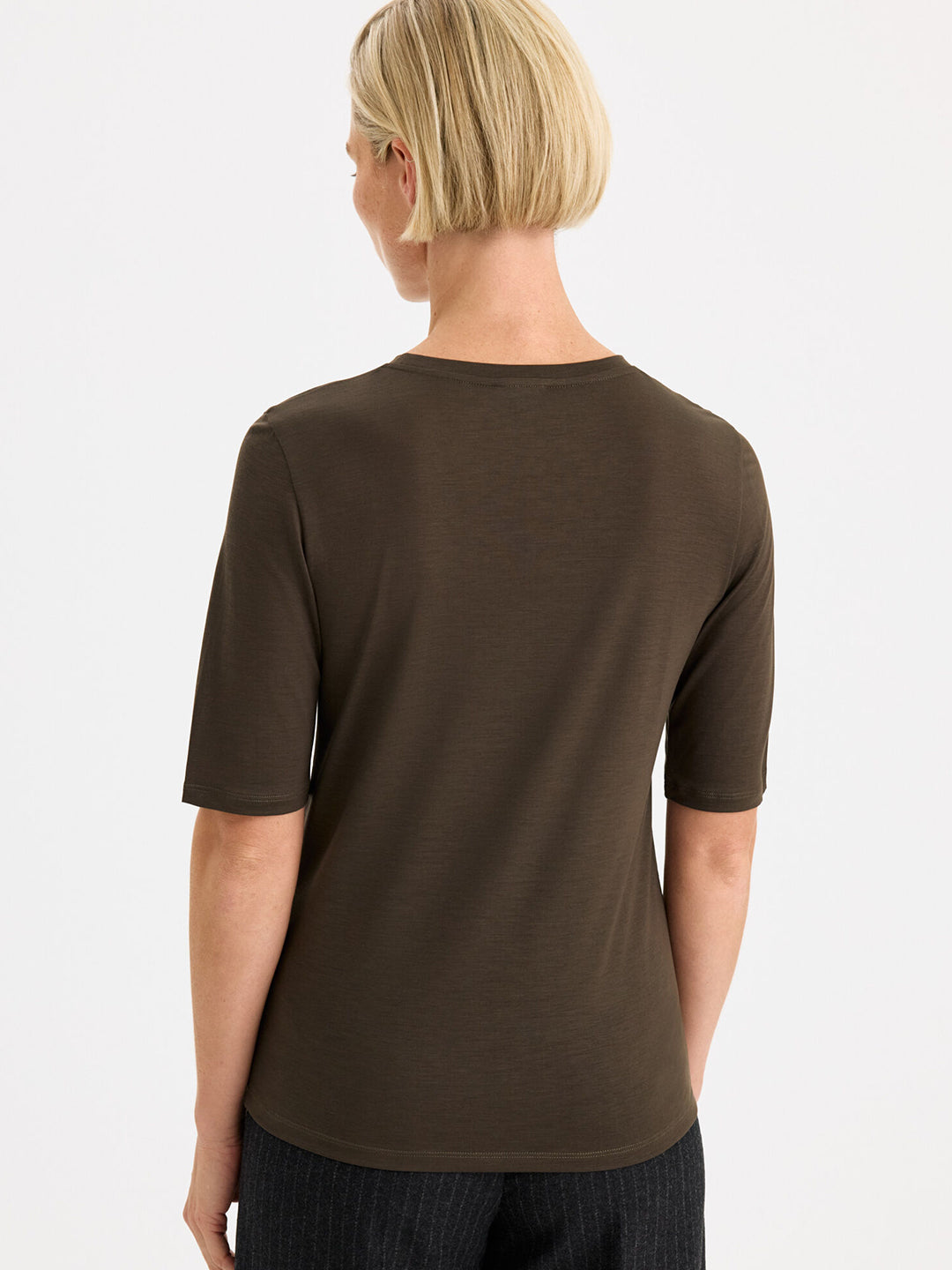 Elena Tee