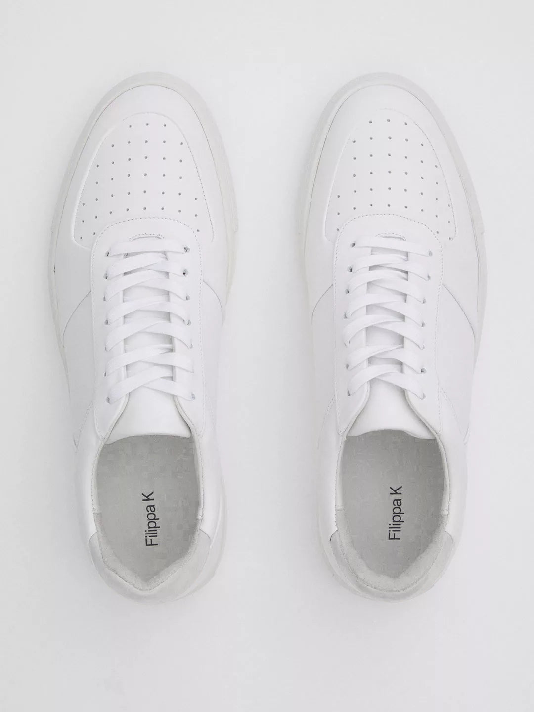 Robert Sneaker