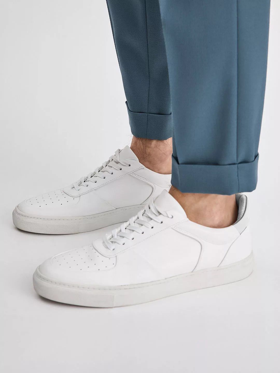 Robert Sneaker