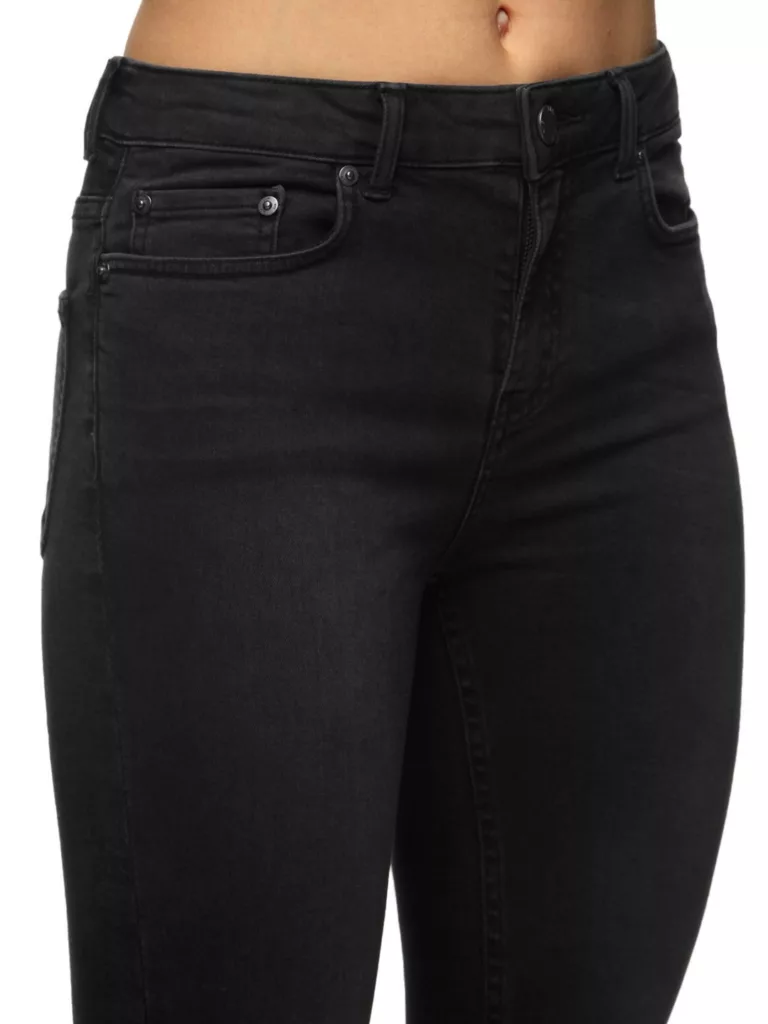 A0137-Jeans-22-Blk-Dnm-Grace-Black-close-up-front