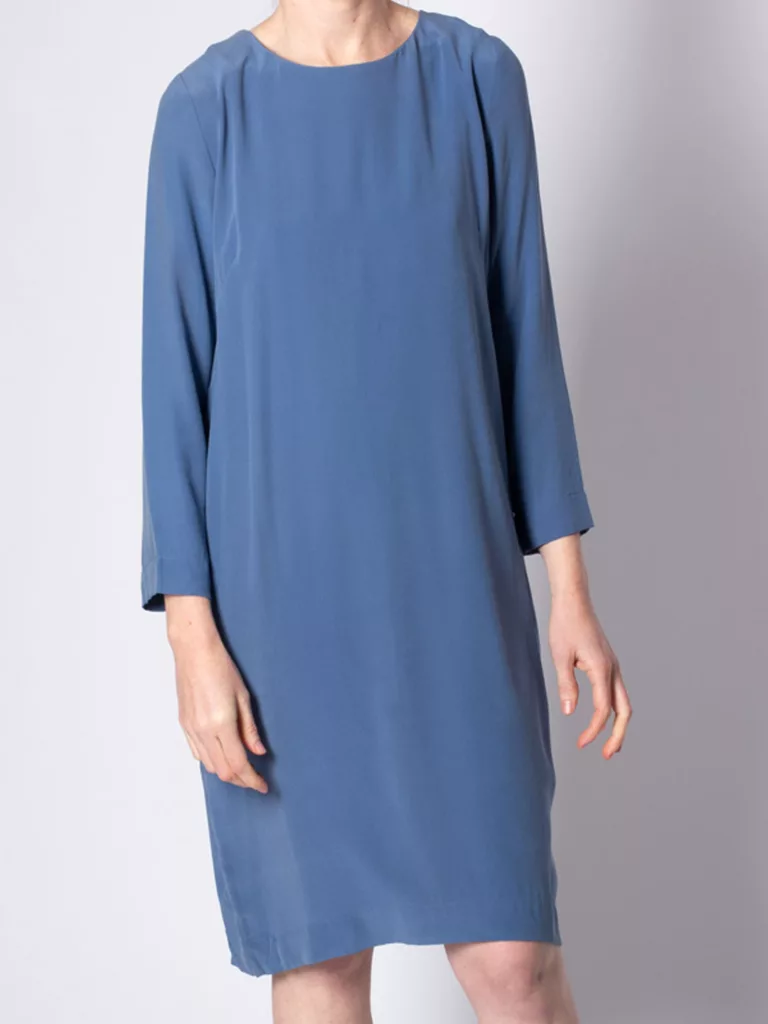 A0370-Cilla-Silk-Stretch-Dress-Whyred-Milk-Blue-Front