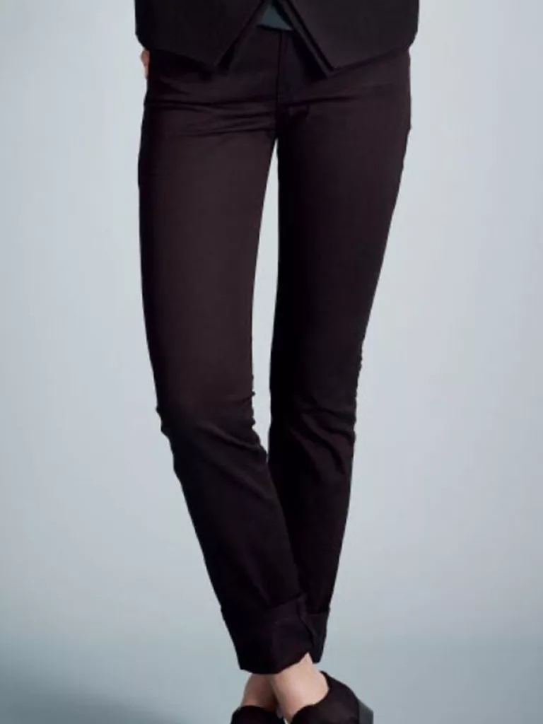 A0600-Betty-Jeans-J-Lindeberg-Black-Model-Front-1