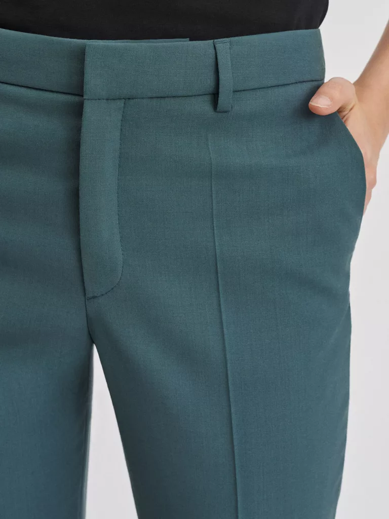 A0999-Emma-Cropped-Cool-Wool-Trouser-Filippa-K-River-Close-Up-Front