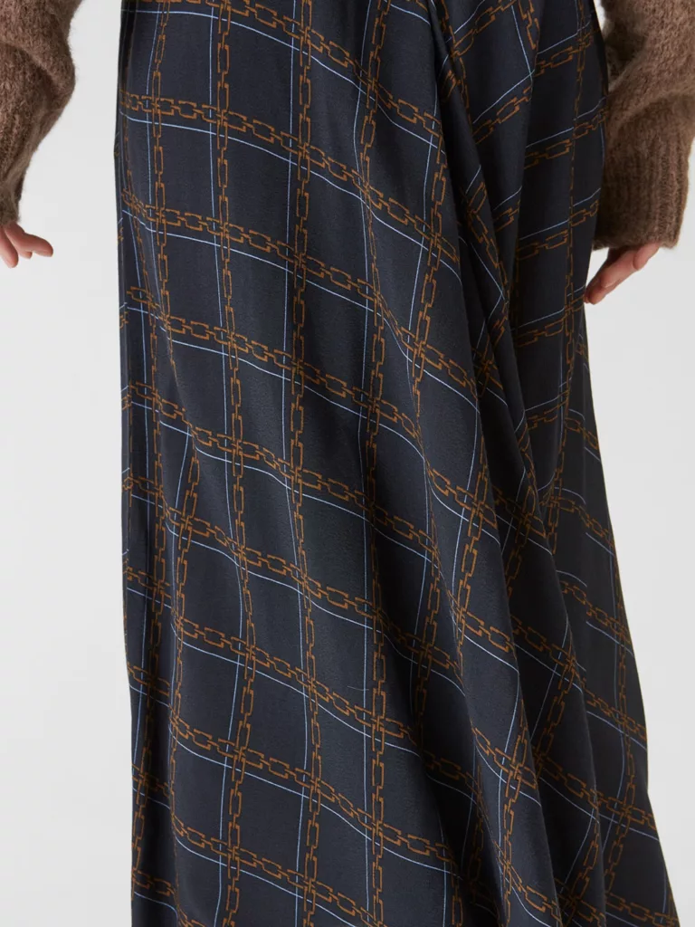 A1013-Vision-Skirt-Hope-Sthlm-Dk-Blue-Chain-Print-Close-up-Fabric