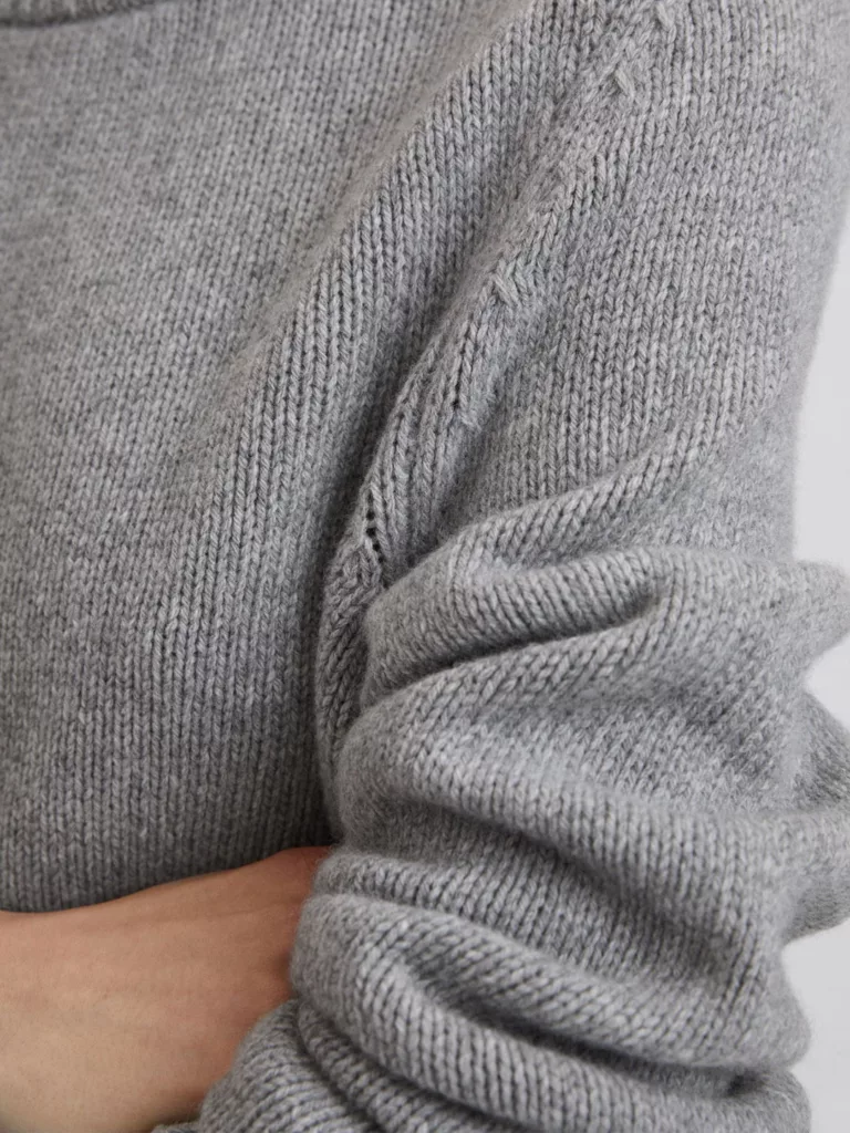 A1089-Jolie-Sweater-Filippa-K-Lt-Grey-Melange-Front-Close-Up-Fabric