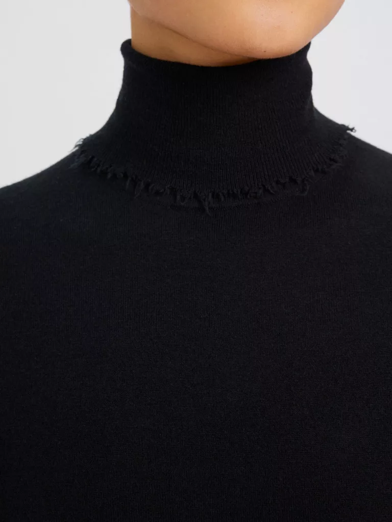 A1104-Natalia-Sweater-Filippa-K-Black-Front-Close-Up-Neckline