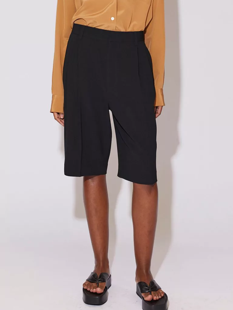 A1213-Relaxed-Tailored-Short-Black-Filippa-K-Front