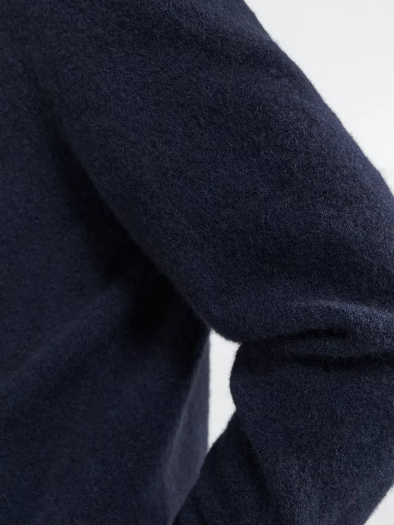 B0000-Andrew-Yak-Sweater-Filippa-K-Navy-Front-Close-Up-Fabric