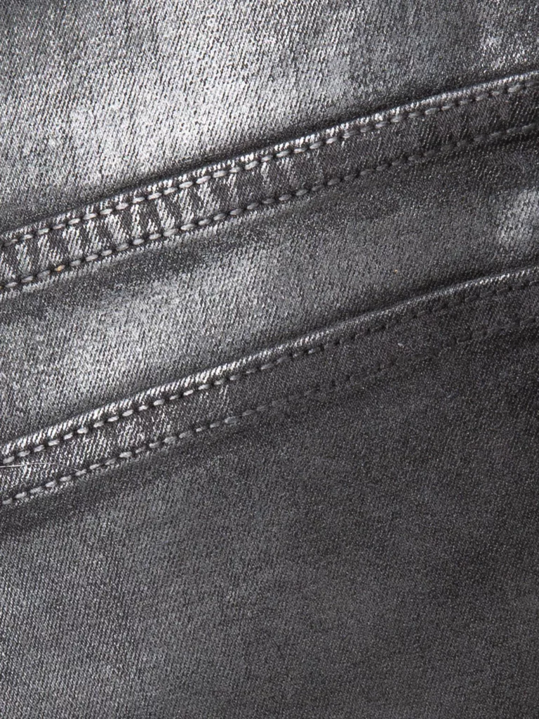 B0238-Jeans-25-Blk-Dnm-Shelly-Black-Front-Close-Up-Paint-2