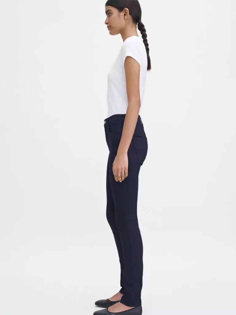 A0074-Lola-Super-Stretch-Jeans-FK-Middark-Full-Body-Side