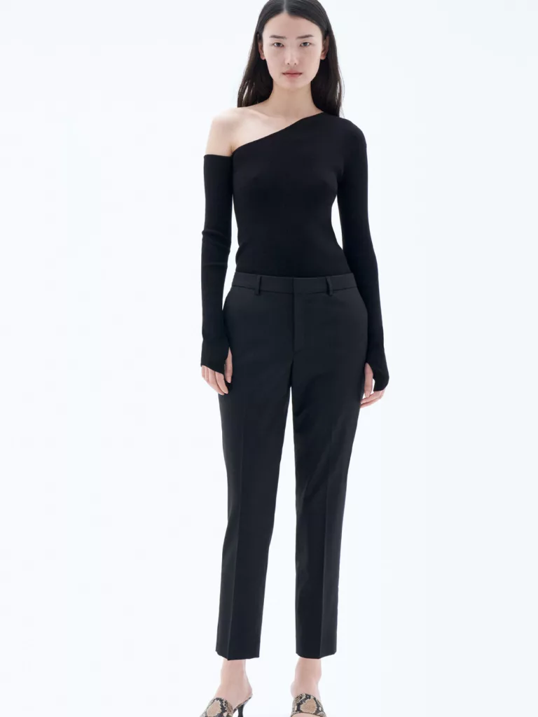 A1045-Emma-CroppedCool-Wool-Trousers-Filippa-K-Black-Full-Body-Front