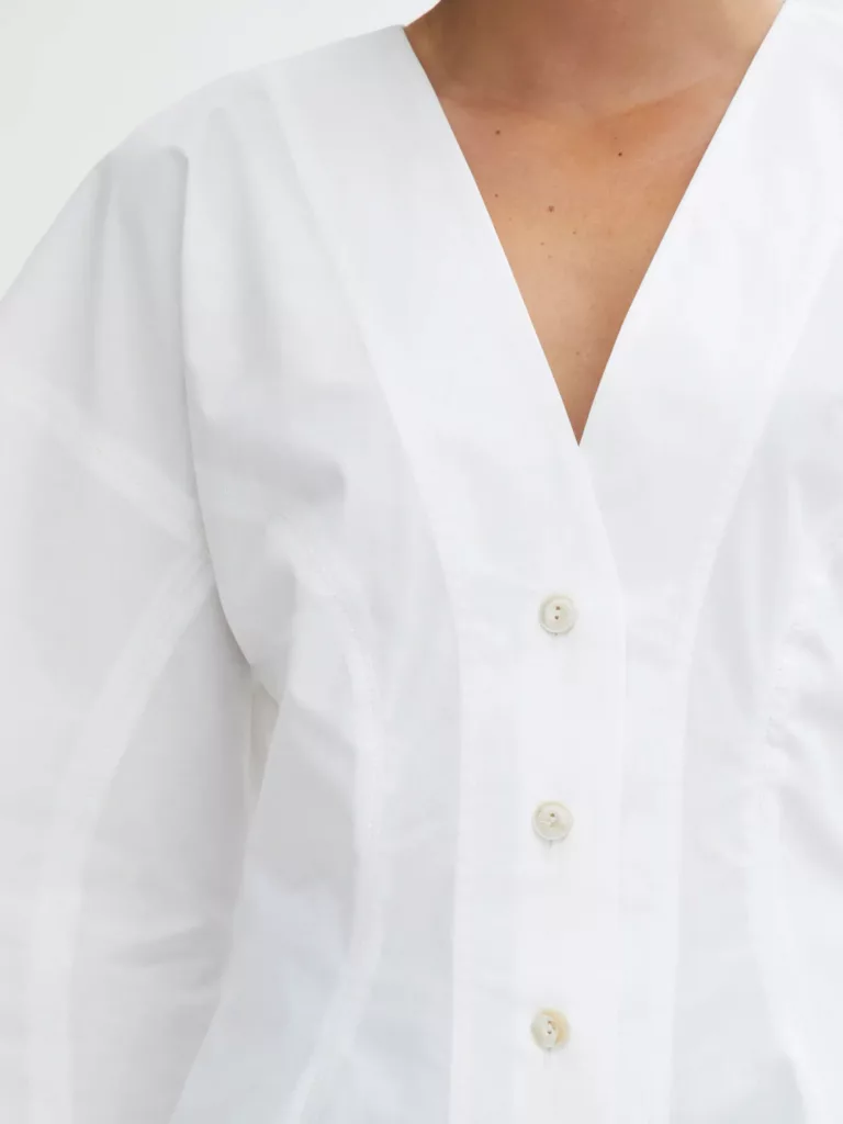 A1190-Poplin-Fitted-Blouse-House-of-Dagmar-White-Front-Close-Up-Body