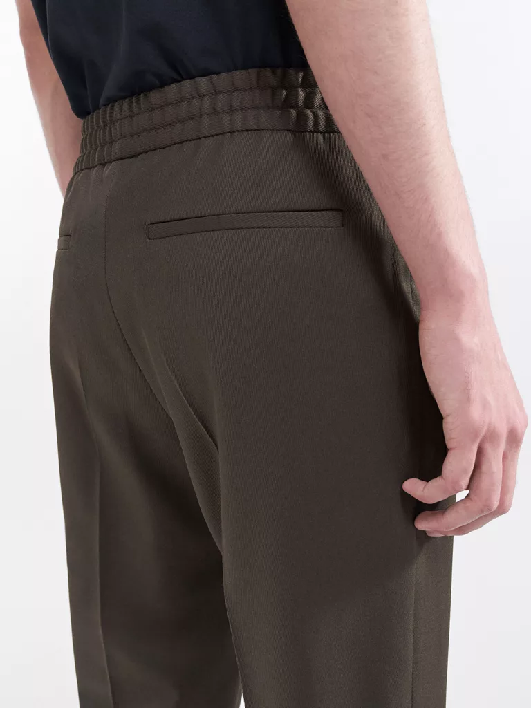 B0000-Terry-Cropped-Trouser-Filippa-K-Dark-Forest-Green-Back-Close-Up-Pocket