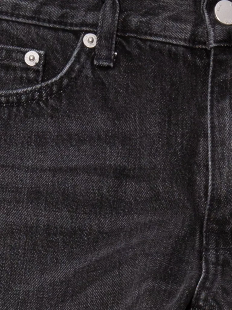 B0878-Jeans-25-Blk-Dnm-Cliff-Black-Front-Close-Up-Fabric