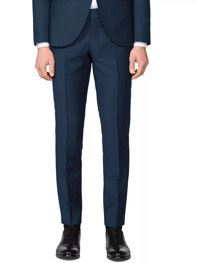 B1050-Tordon-Trouser-Tiger-of-Sweden-Outer-Blue-Model-wearing-pant-front-view