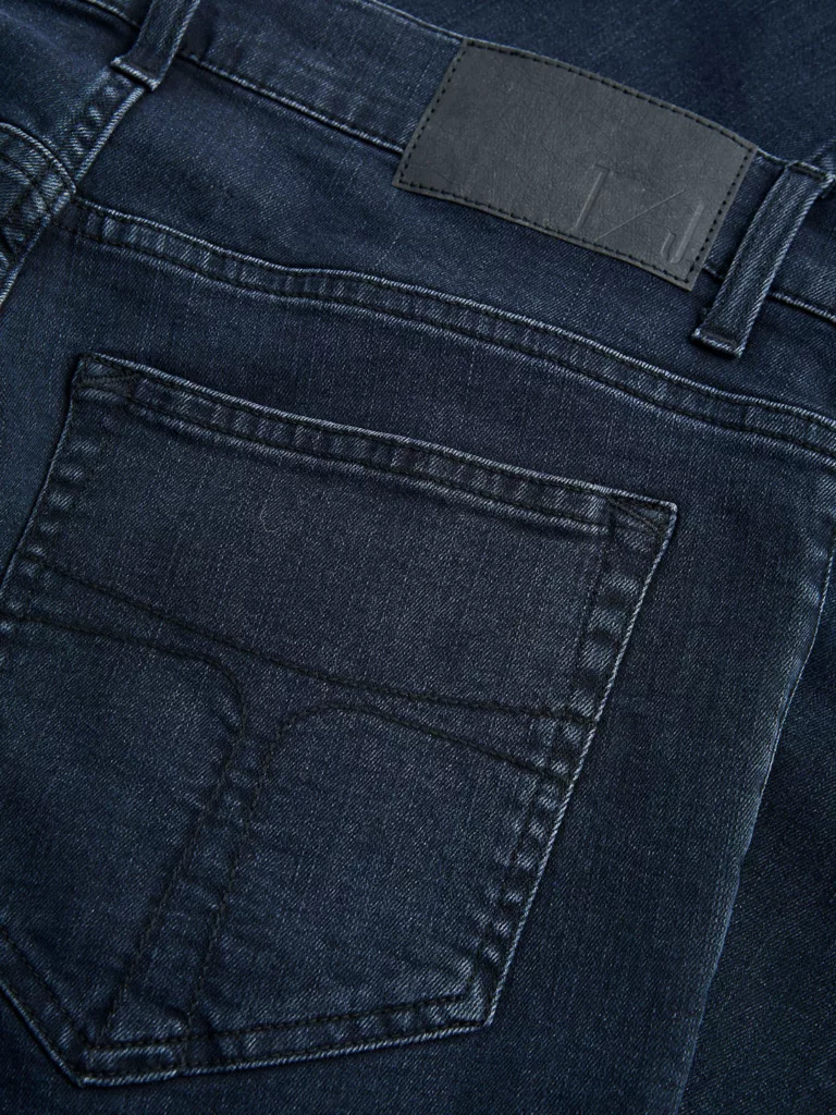 B1079-Evolve-Jeans-Tiger-of-Sweden-Blue-Black-Back-Close-Up