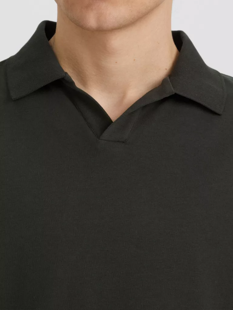B1112-Lycra-Polo-T-Shirt-Filippa-K-Moss-Front-Close-Up-Collar