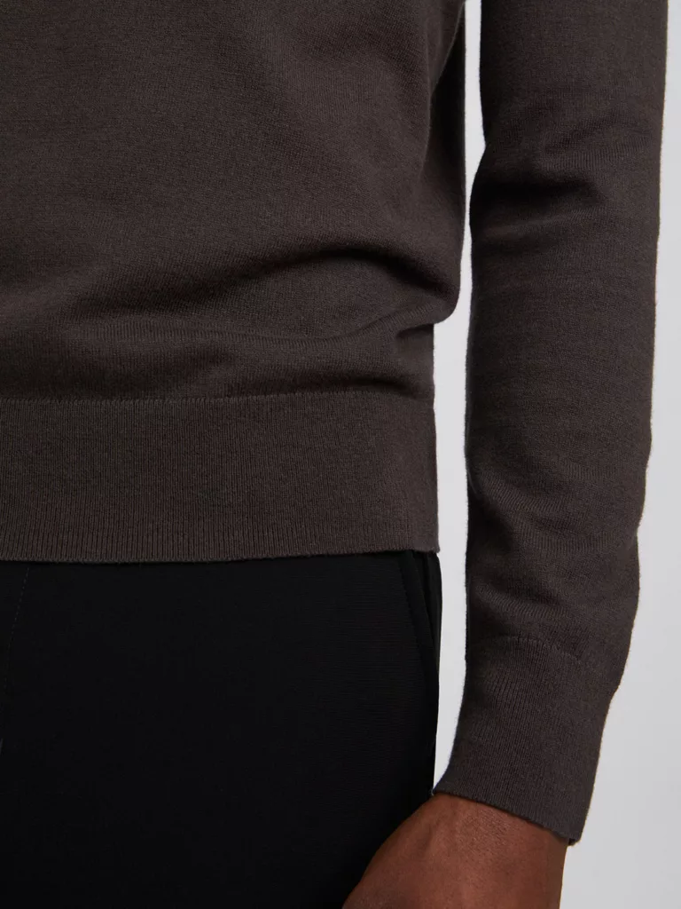 B1157-Cotton-Merino-Sweater-Filippa-K-Dark-Oak-Front-Close-Up-Sleeve