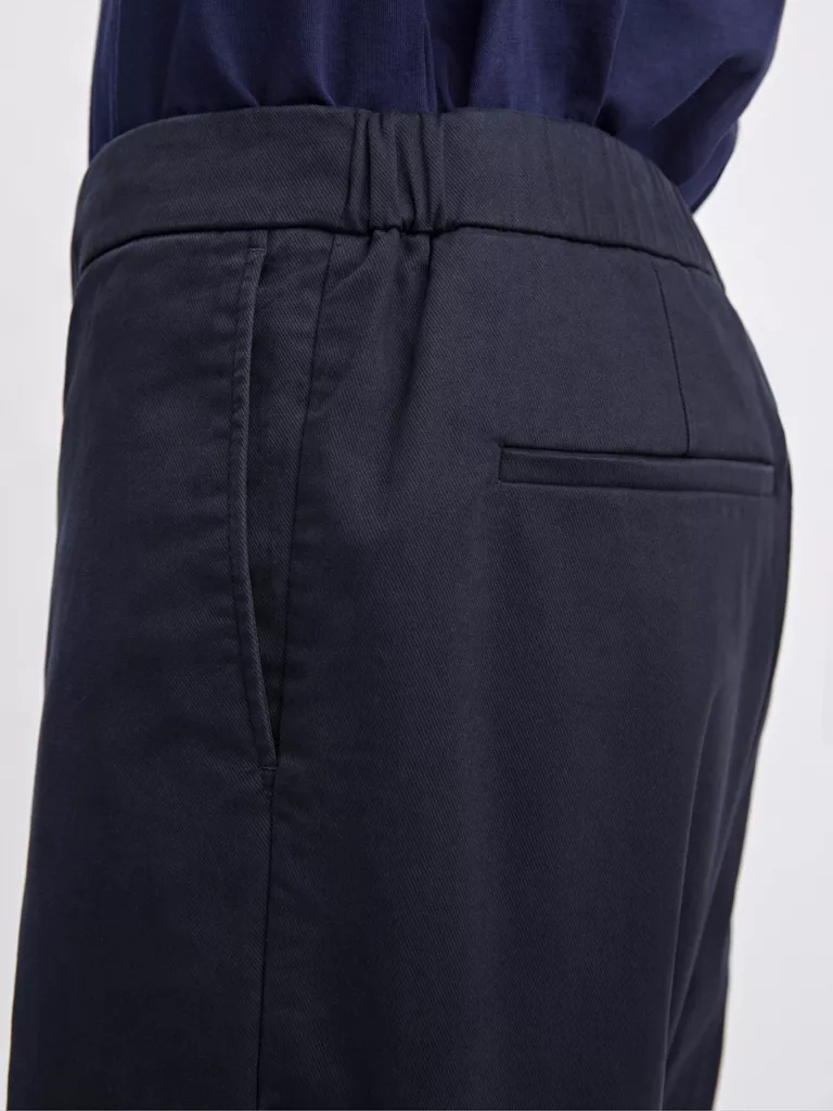 B1158-Toby-Shorts-Filippa-K-Navy-close-up-waistband