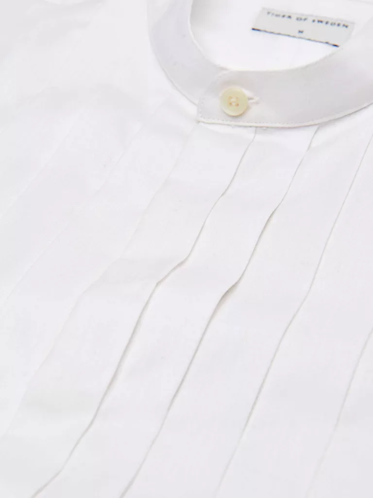 B1183-Ceder-Shirt-Tiger-of-Sweden-White-Close-Up-Collar