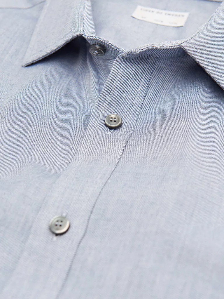 B1190-Fridolf-Shirt-Tiger-of-Sweden-Dust-Blue-Close-Up-Fabric