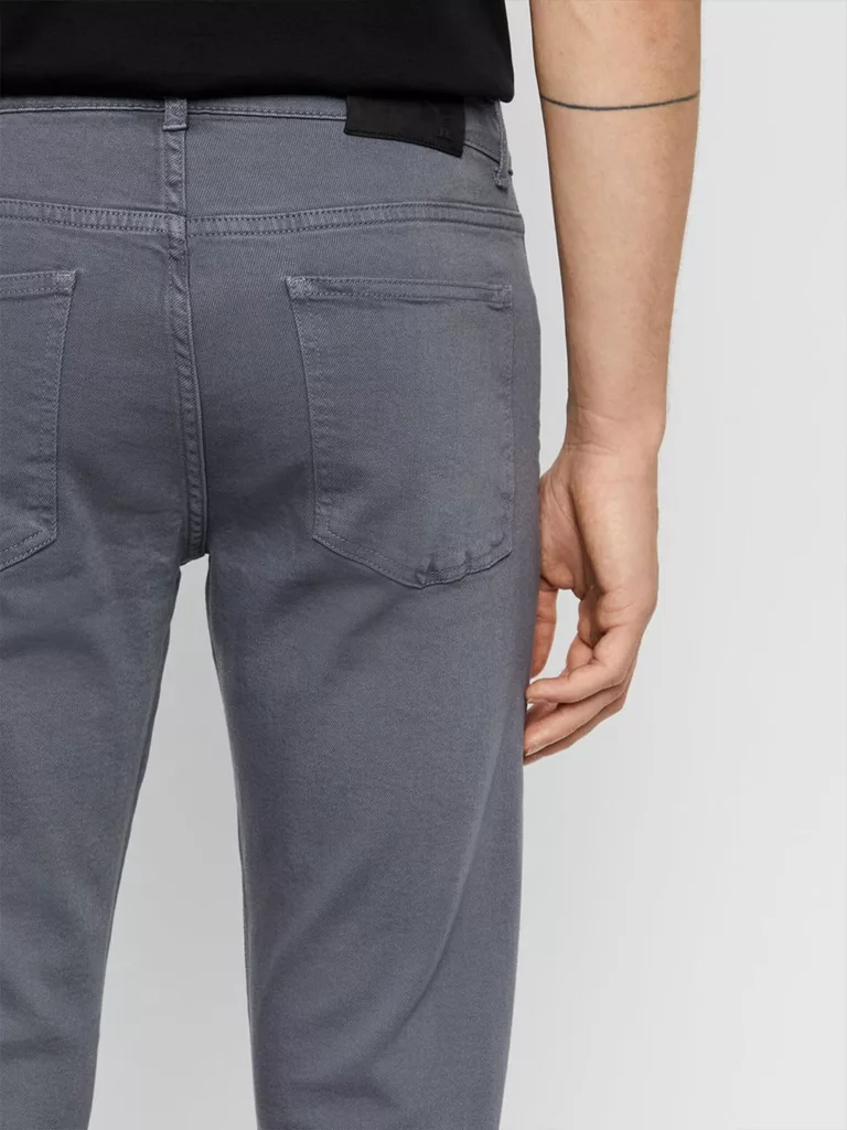 B1202-Jay-Solid-Stretch-Jeans-Twill-J-Lindeberg-Dk-Grey-Close-Up-Back-Pocket