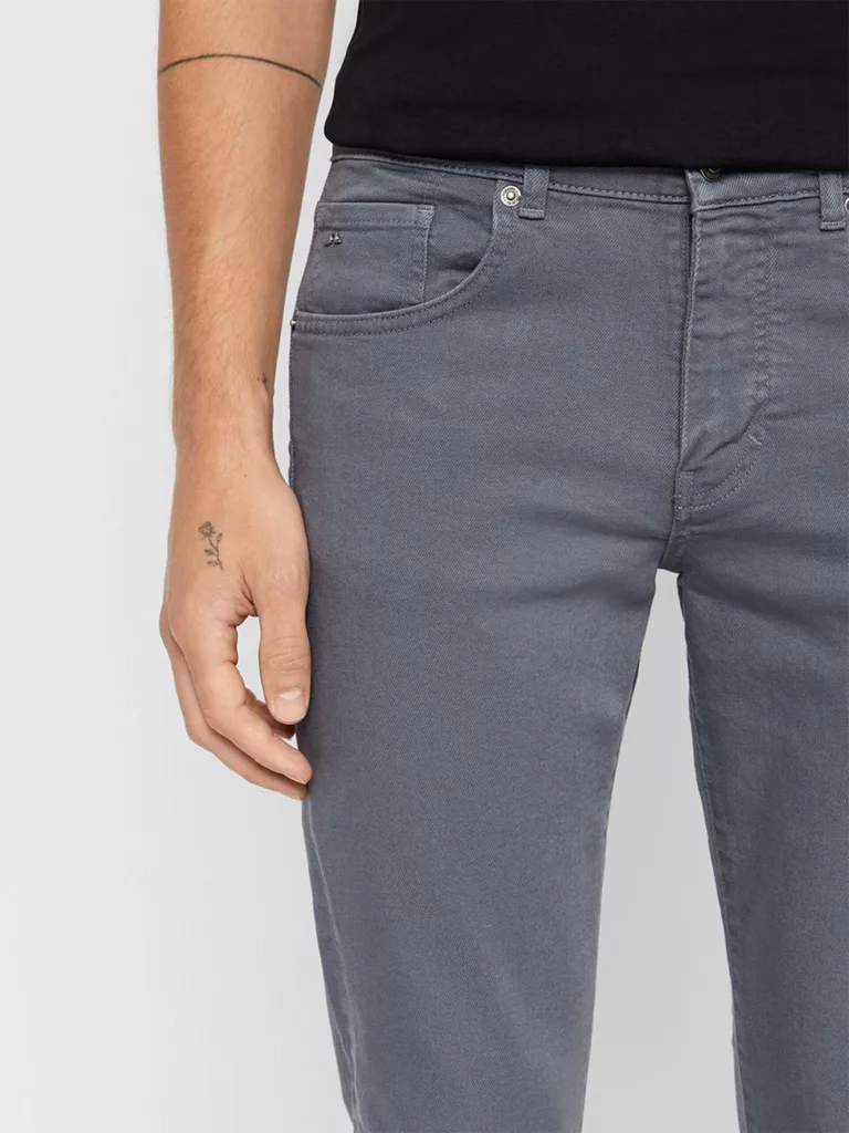 B1202-Jay-Solid-Stretch-Jeans-Twill-J-Lindeberg-Dk-Grey-Close-Up-Front-Pocket