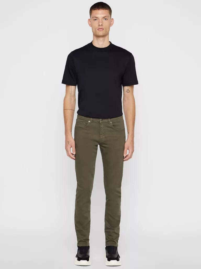 B1202-Jay-Solid-Stretch-Jeans-Twill-J-Lindeberg-Forrest-Green-Full-Body-Front