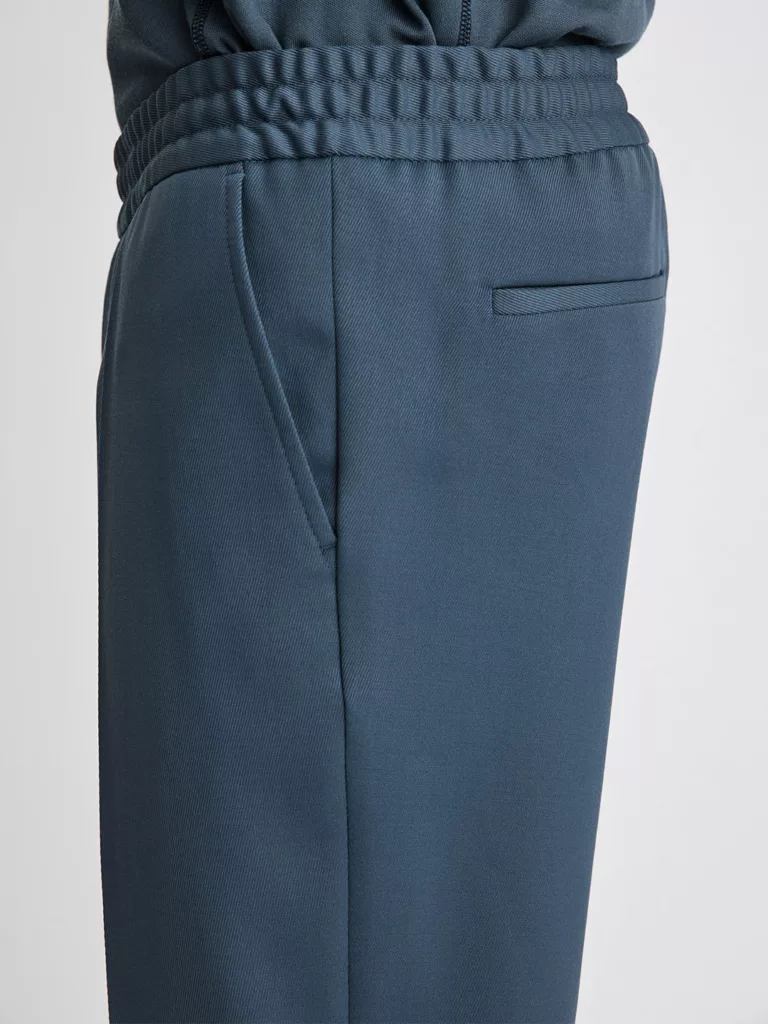B1252-Terry-Cropped-Trouser-Filippa-K-Blue-Grey-Close-Up-Side