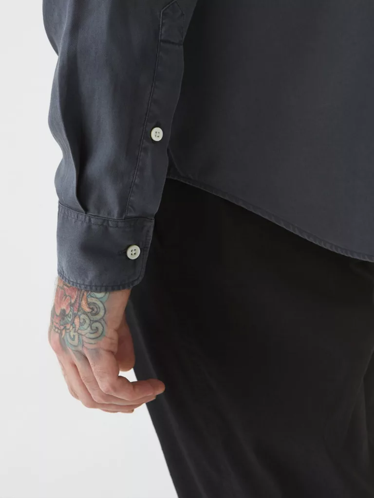 B1257-Air-Clean-Shirt-Hope-Sthlm-Soft-Black-Close-Up-Sleeve