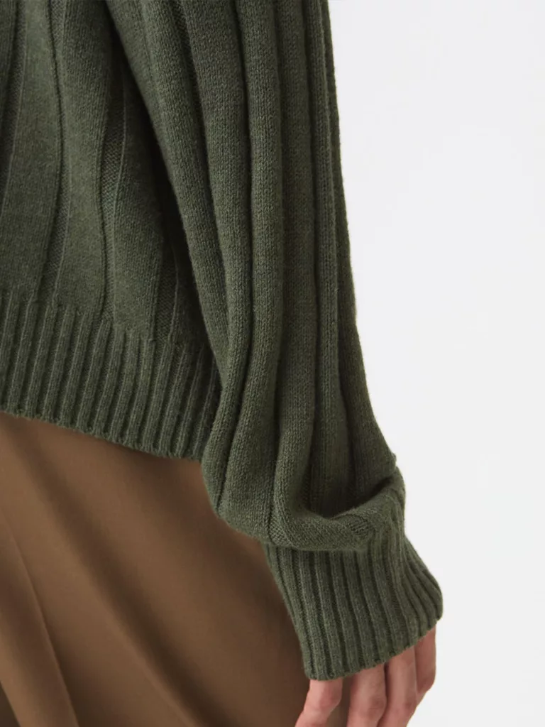 B1264-Om-Sweater-Hope-Sthlm-Khaki-Green-Back-Close-Up-Sleeve