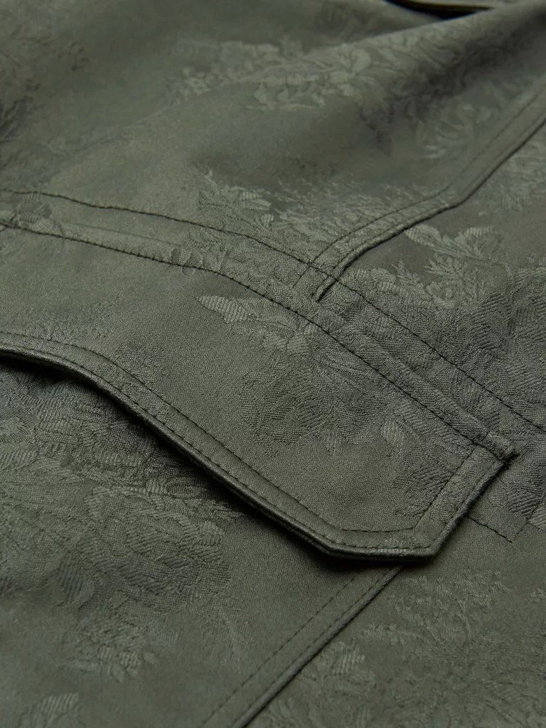 B1274-Tool-Cargo-Trouser-Tiger-of-Sweden-Dk-Green-Front-Close-Up-Fabric