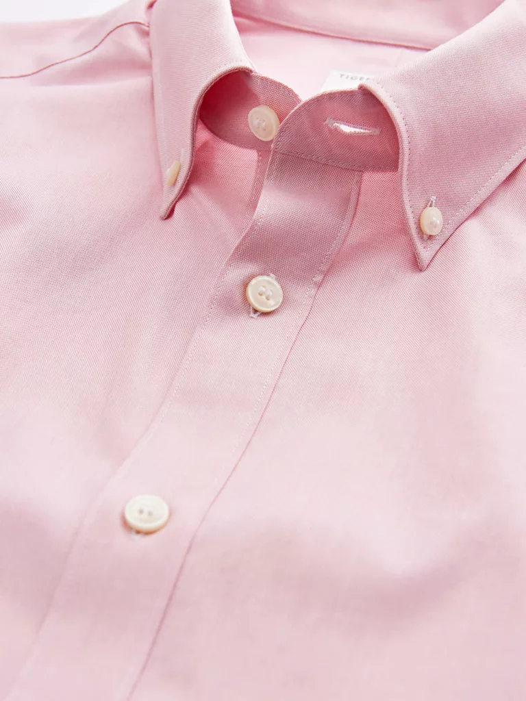 B1292-Fenald-Shirt-Tiger-of-Sweden-Powder-Pink-Front-Close-Up-Collar