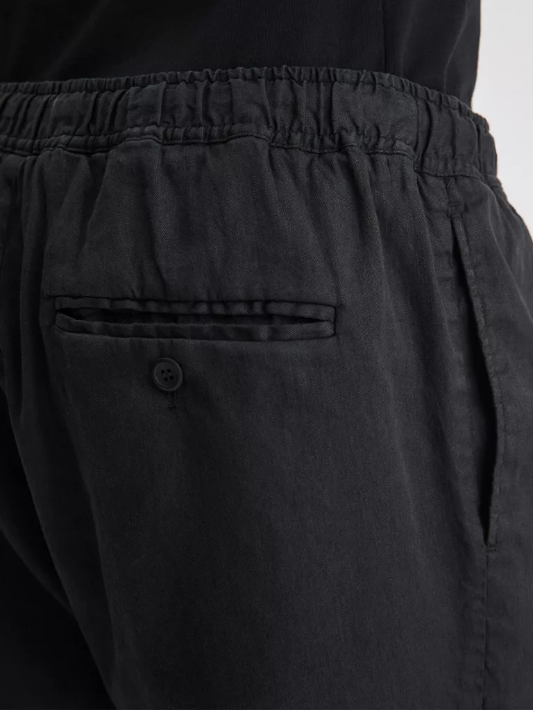B1311-Theodore-Linen-Trouser-Filippa-K-Black-Back-Close-Up-Waistline