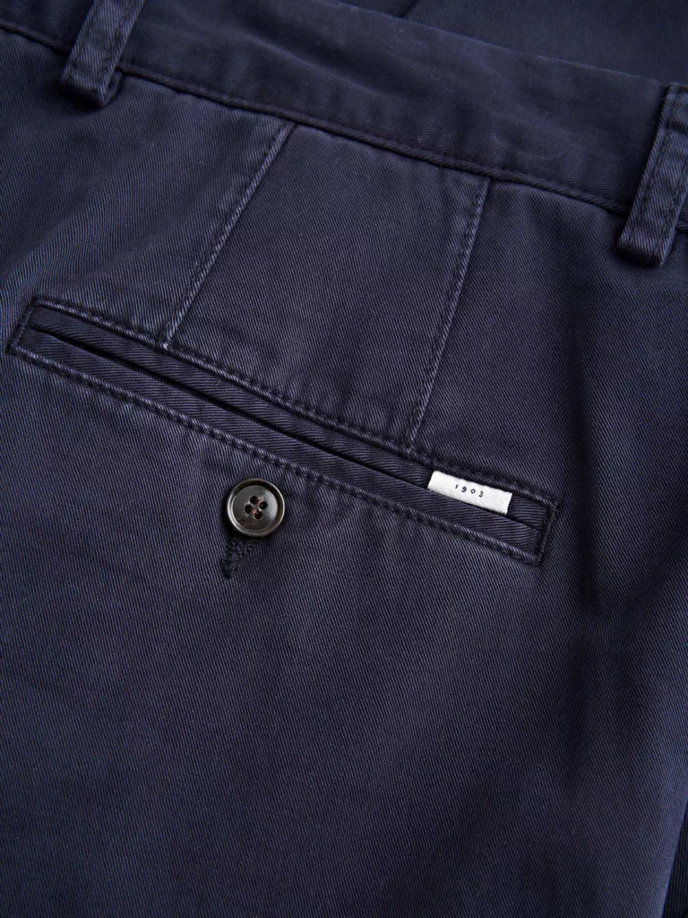 B1326-Truman-Trouser-Tiger-of-Sweden-Midnight-Blue-Back-Close-Up-Pocket