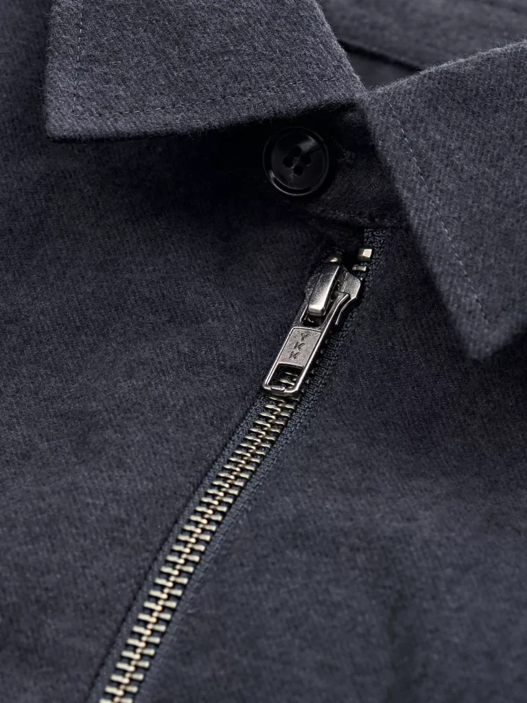 B1329-Gervos-Shirt-Tiger-of-Sweden-Dark-Grey-Melange-Front-Close-Up-Fabric