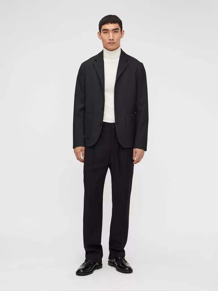B1337-Luc-Stretch-Tailored-Overshirt-J-Lindeberg-Black-Front-Full-Body