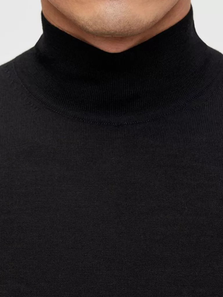 B1339-Neal-Silk-Wool-Mix-Turtleneck-J-Lindeberg-Black-Front-Close-Up-Neck