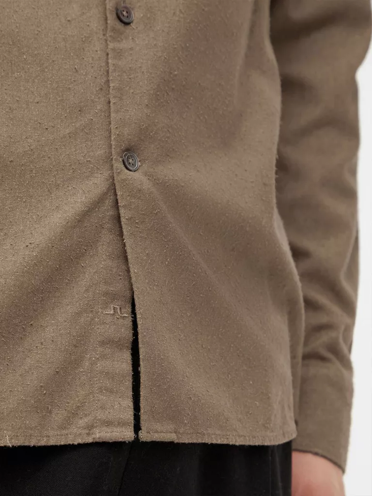B1341-Raw-Silk-Reg-Fit-Shirt-J-Lindeberg-Army-Green-Front-Close-Up-Fabric
