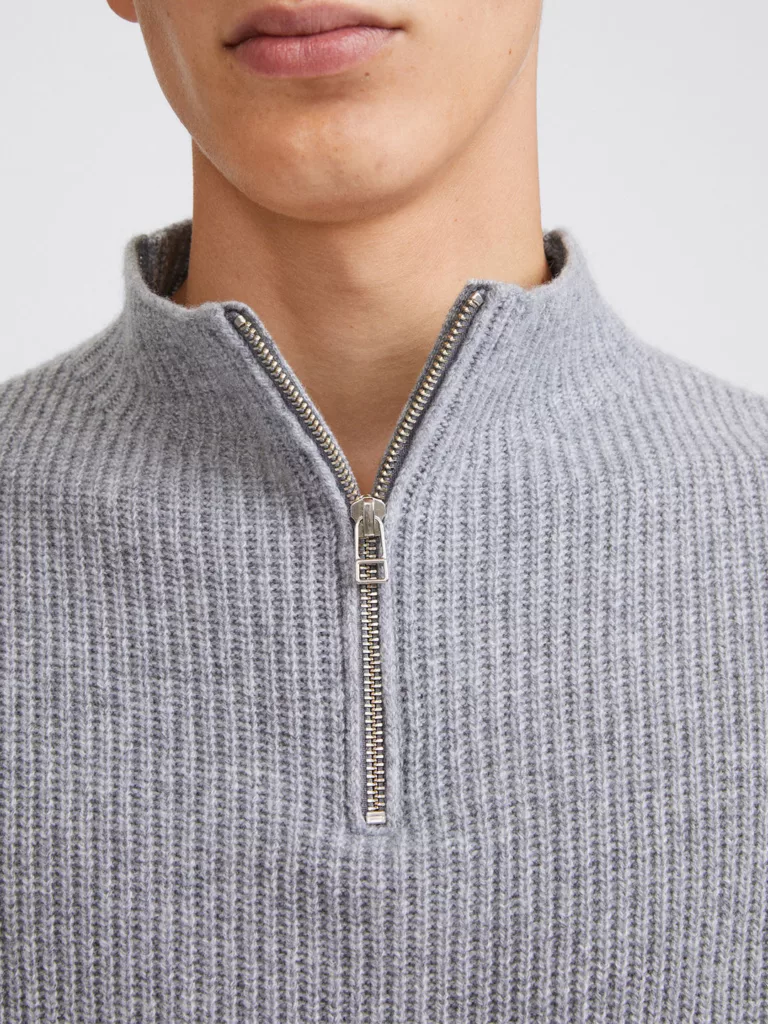 B1360-Harrod-Sweater-Filippa-K-Warm-Grey-Melange-Front-Close-Up-Zip-Neck