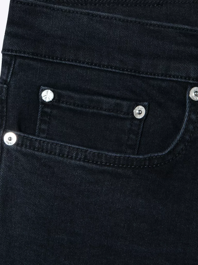 B1370-Jeans-25-Blk-Dnm-Fulton-Black-Front-Close-Up