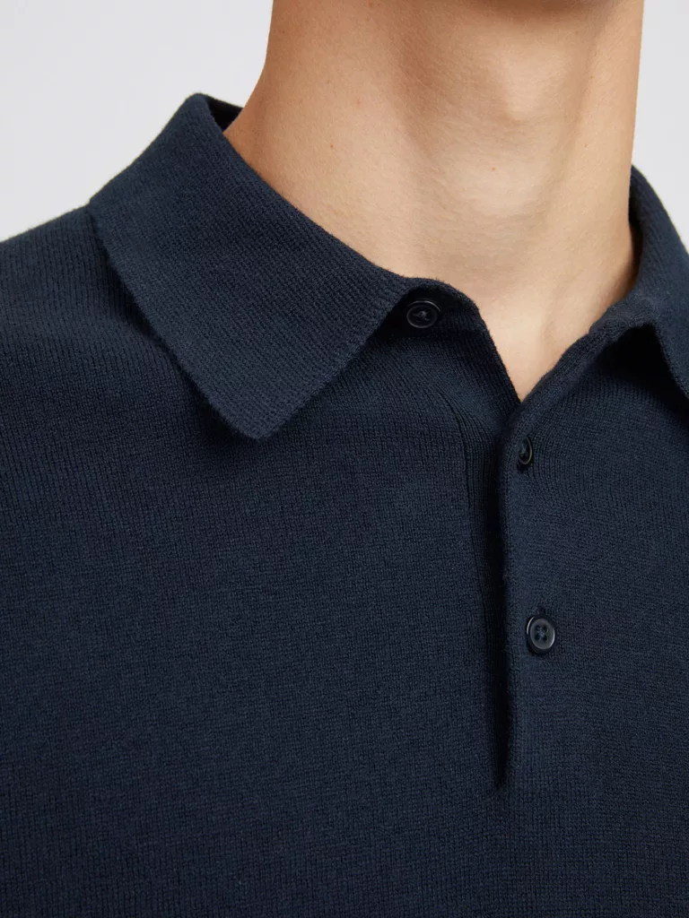 B1398-Knitted-Polo-Shirt-Filippa-K-Navy-Front-Close-Up-Neck