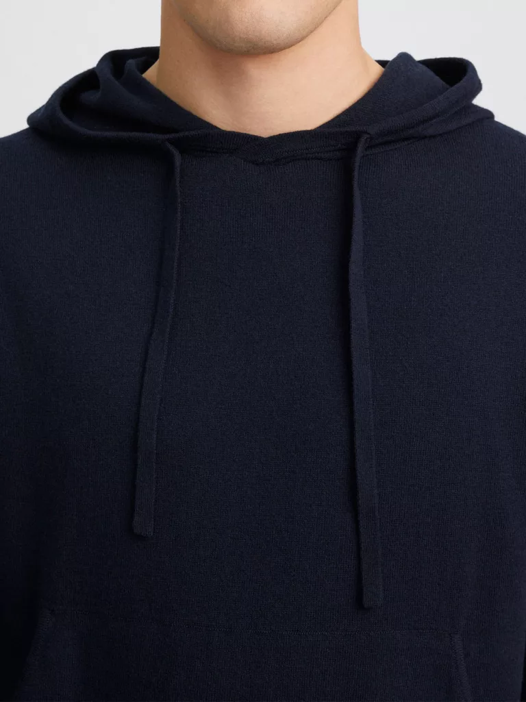 B1404-Arthur-Knitted-Hoodie-Filippa-K-Navy-Front-Close-Up-Neck
