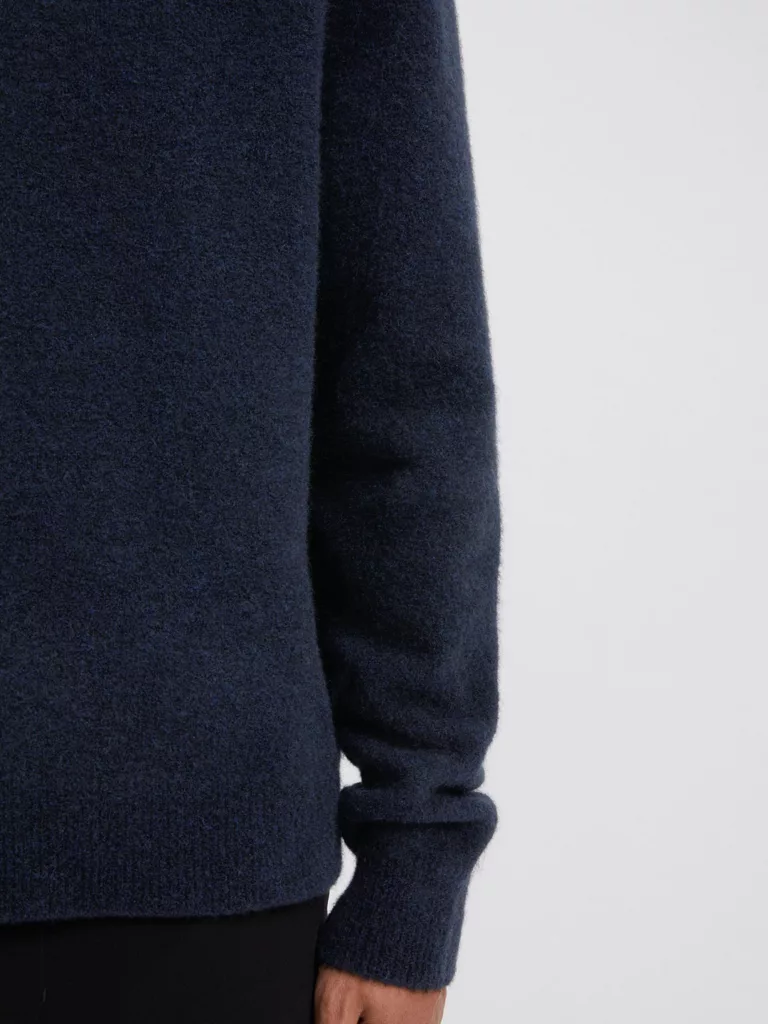 B1426-Johannes-Yak-Sweater-Filippa-K-Navy-Front-Close-Up_Fabric