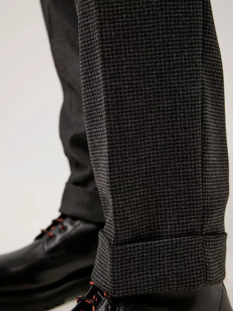 B1434-Sasha-Pleated-Houndtooth-Pants-J-Lindeberg-Black-Side-Close-Up-Fabric