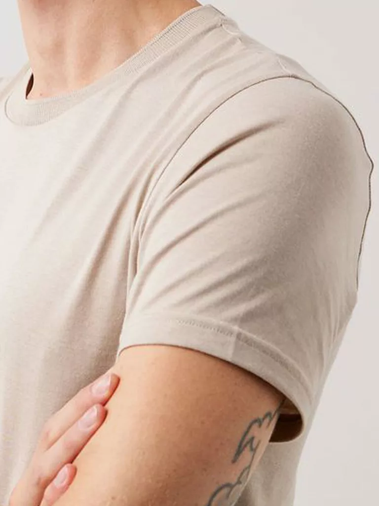 B1441-Silo-Supima-Cotton-T-shirt-J-Lindeberg-Oyster-Front-Close-Up