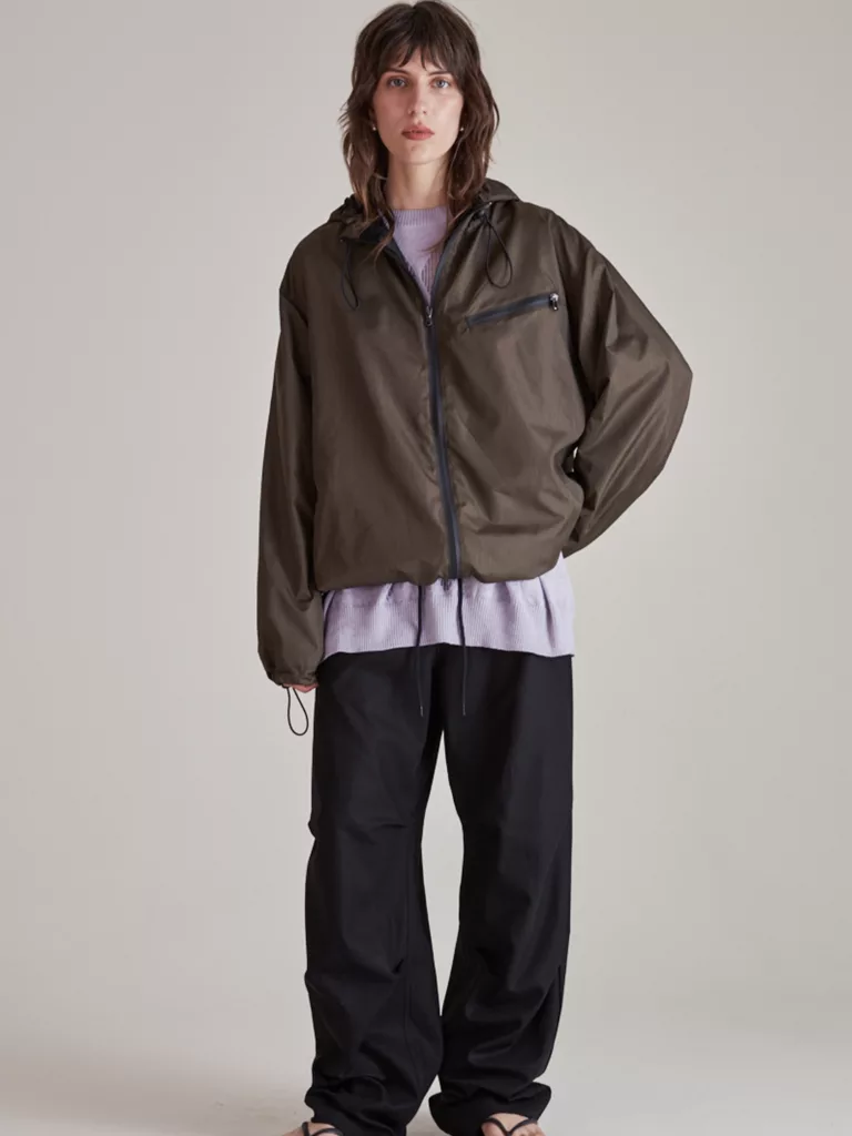 B1540-Pack-Jacket-Khaki-Green-Hope-Sthlm-Full-Body-Woman
