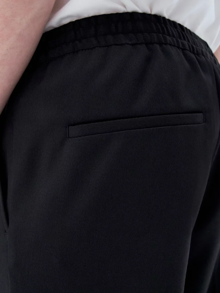 B1610-Relaxed-Wool-Trousers-Filippa-K-Black-Side-Close-Up-Waistline