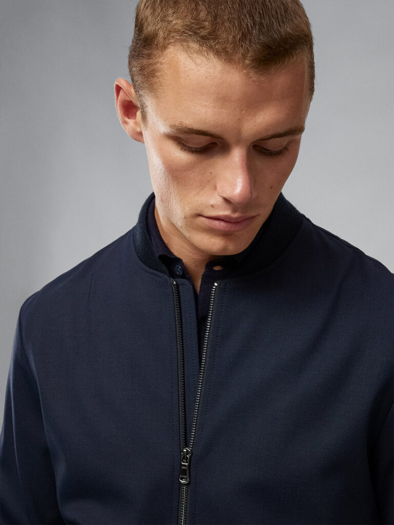 B1642-Thom-Bomber-Bi-stretch-Jacket-J-Lindeberg-JL-Navy-Front-Close-Up