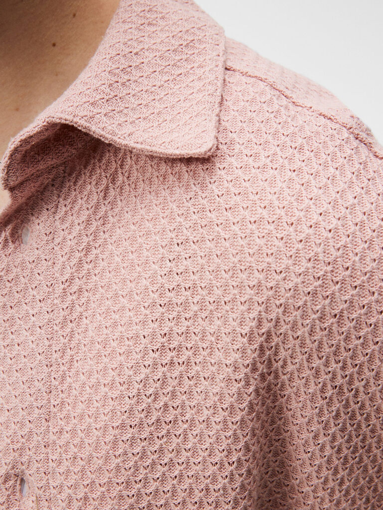 B1655-Torpa-Airy-Structure-Shirt-J-Lindeberg-Powder-Pink-Front-Close-Up-Weave